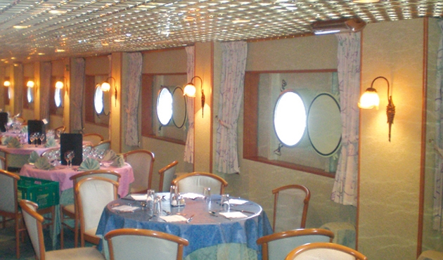 Belle de Cadix dining room